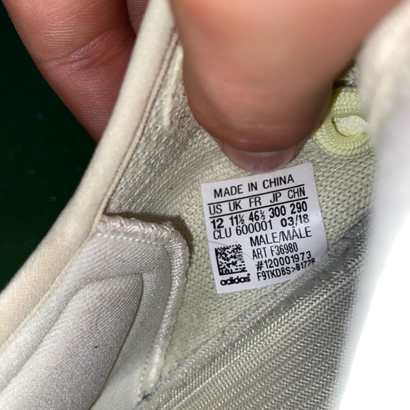 Yeezy 350 V2 butters - Picture 7 of 10